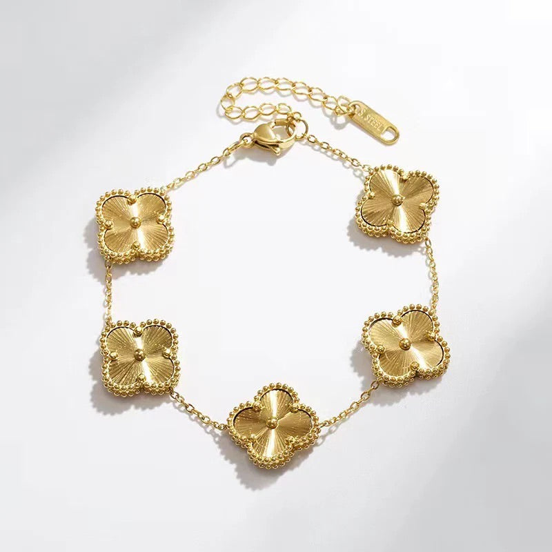 Gold Flower Pendant Bracelet | Aubrelade & Co